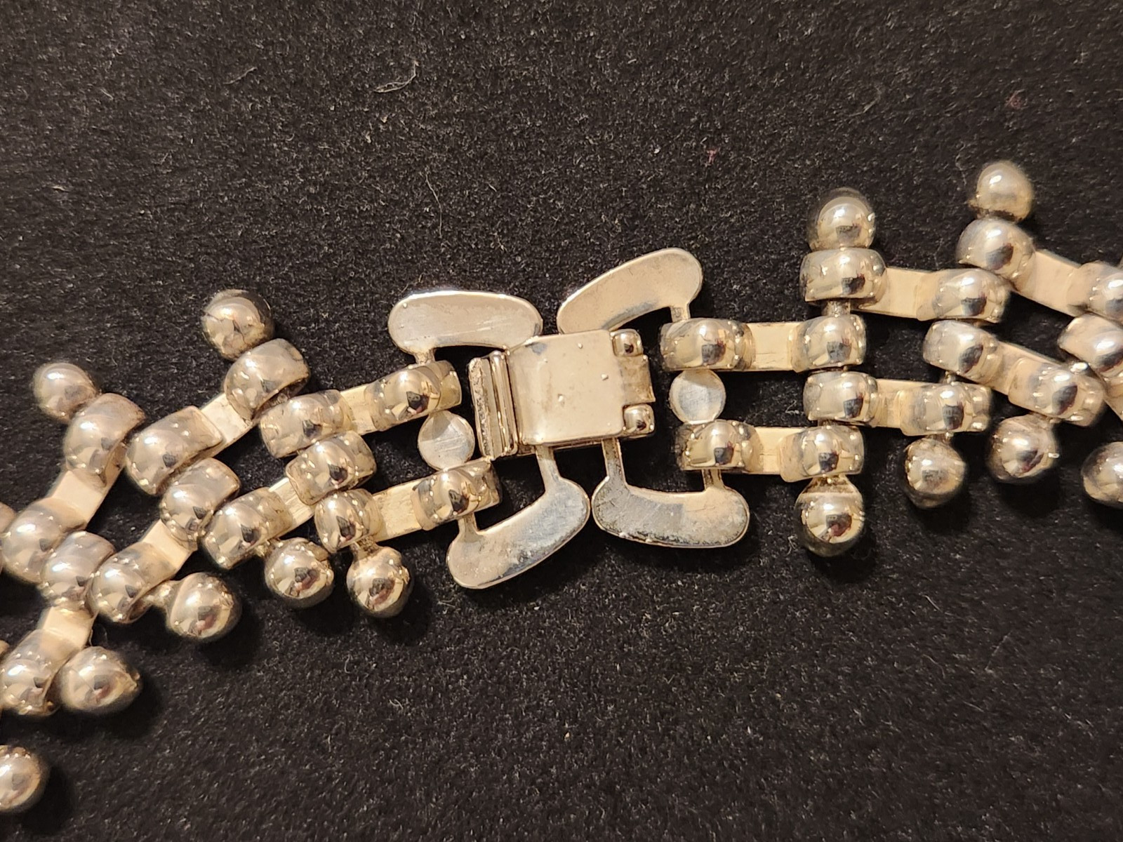 Brickwork Art Vintage 1980’s Silver Toned Bib Choker Expanding Mesh Necklace