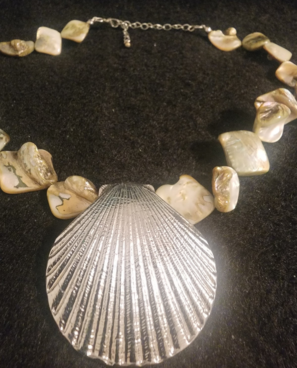 Nice Beautiful Vintage Stone & Silver Shell Necklace Great Colors & Details