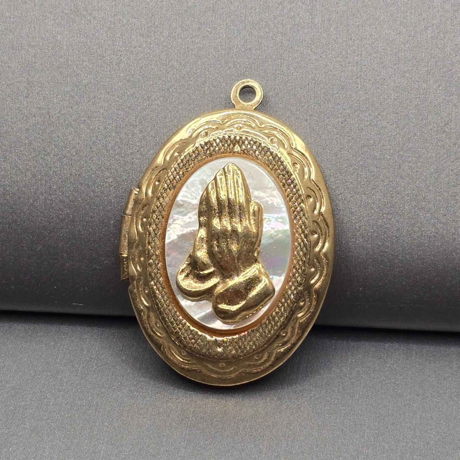 Vintage Mother Of Pearl Praying Hands Locket Gold Scalloped Pendant Oval