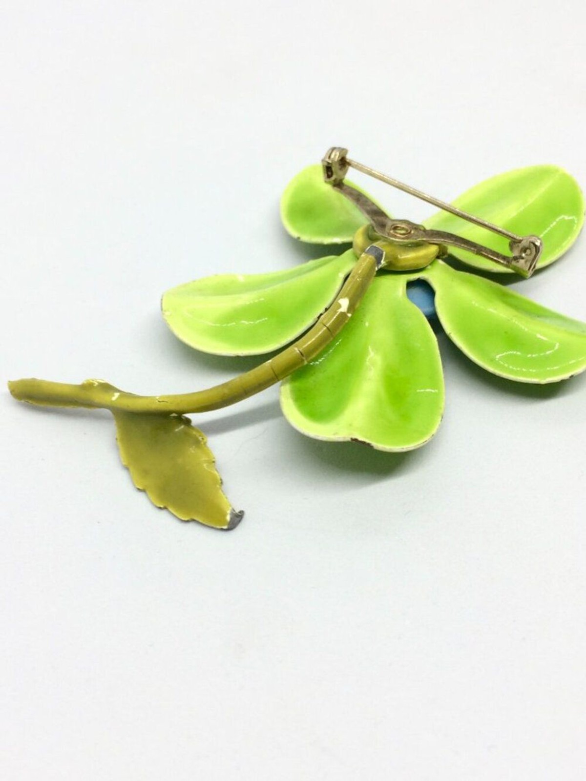 VINTAGE ENAMEL BROOCH Flower Lime Green Blue Molded Plastic Mod Pop Art 60s