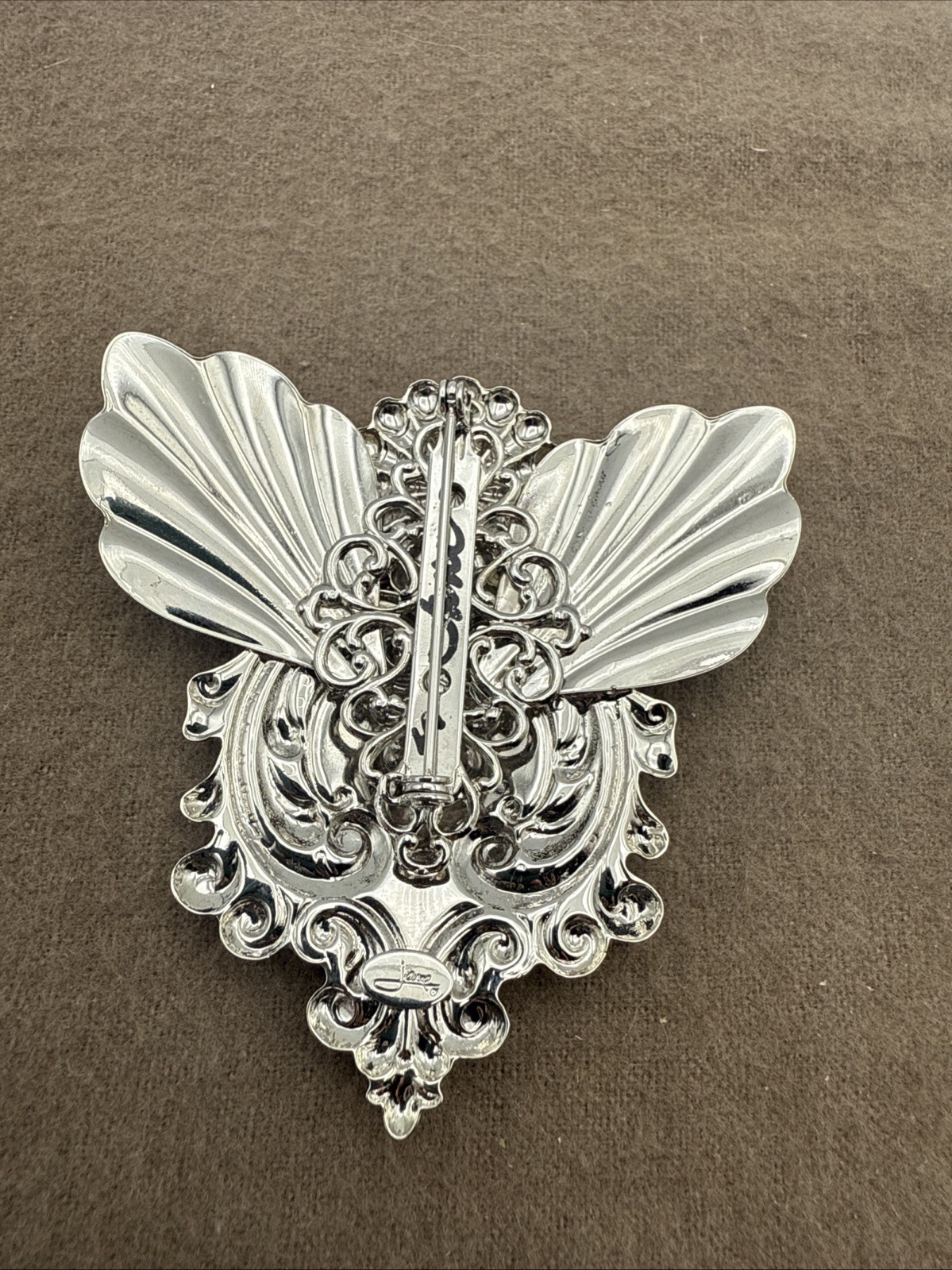 Vintage Jewelry Signed JANE Ornate Heart And Bow BROOCH PIN Faux Pearl