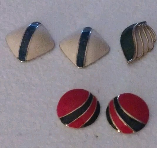 5 Pairs Of 60s, 70’s & 80’s Post Enamel Earrings Multicolors.