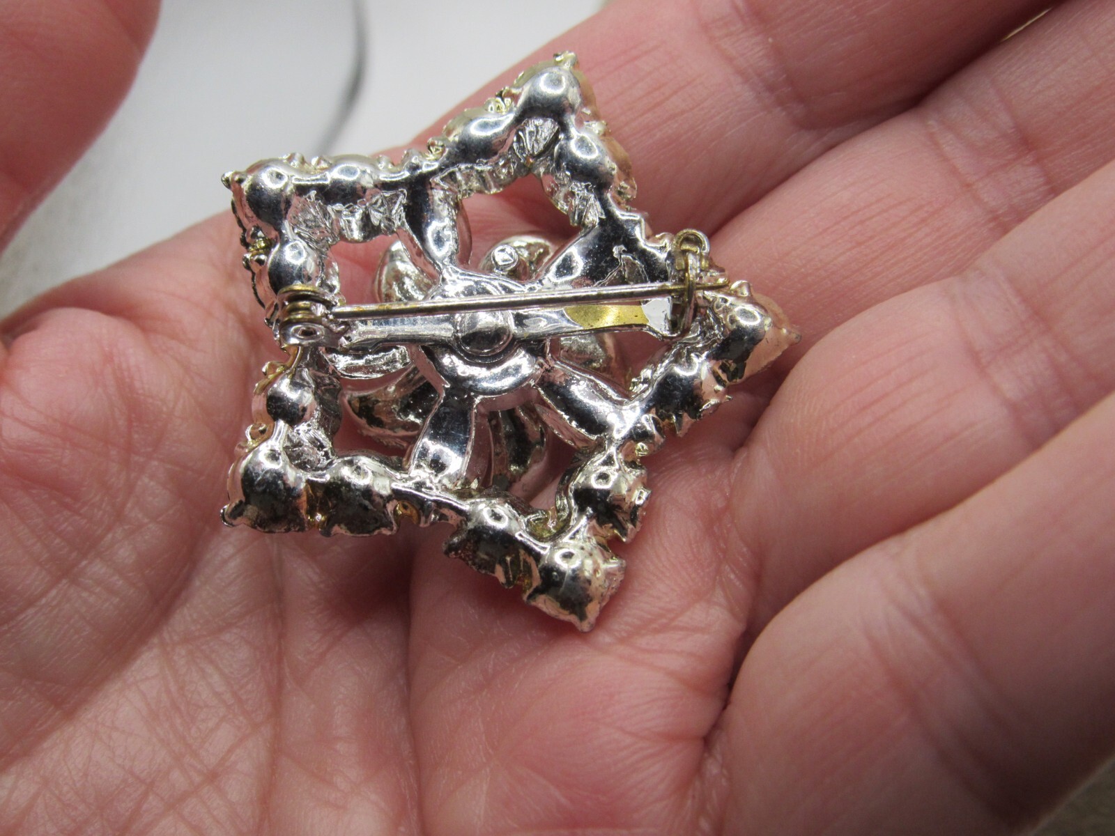 Vintage Clear Rhinestone Star Pin silver tone 1 1/2″ across