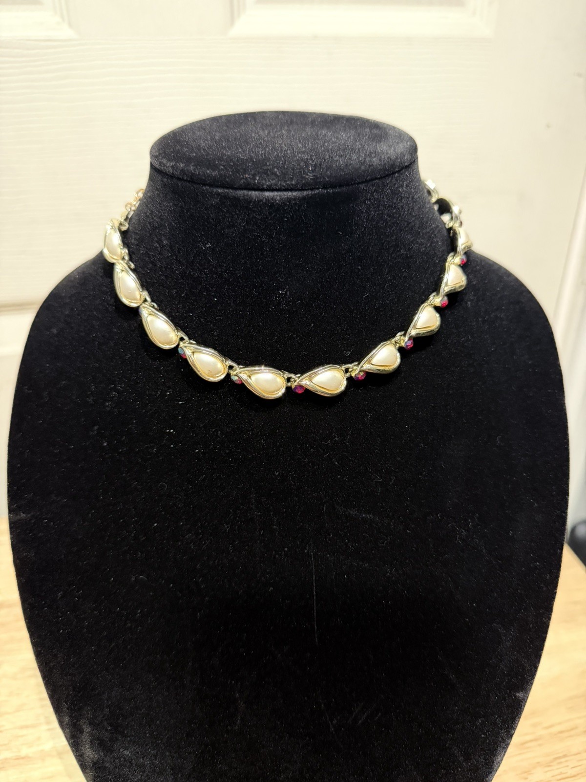 Vintage White Pearly Teardrops AB Red Rhinestone Choker 15″ Necklace