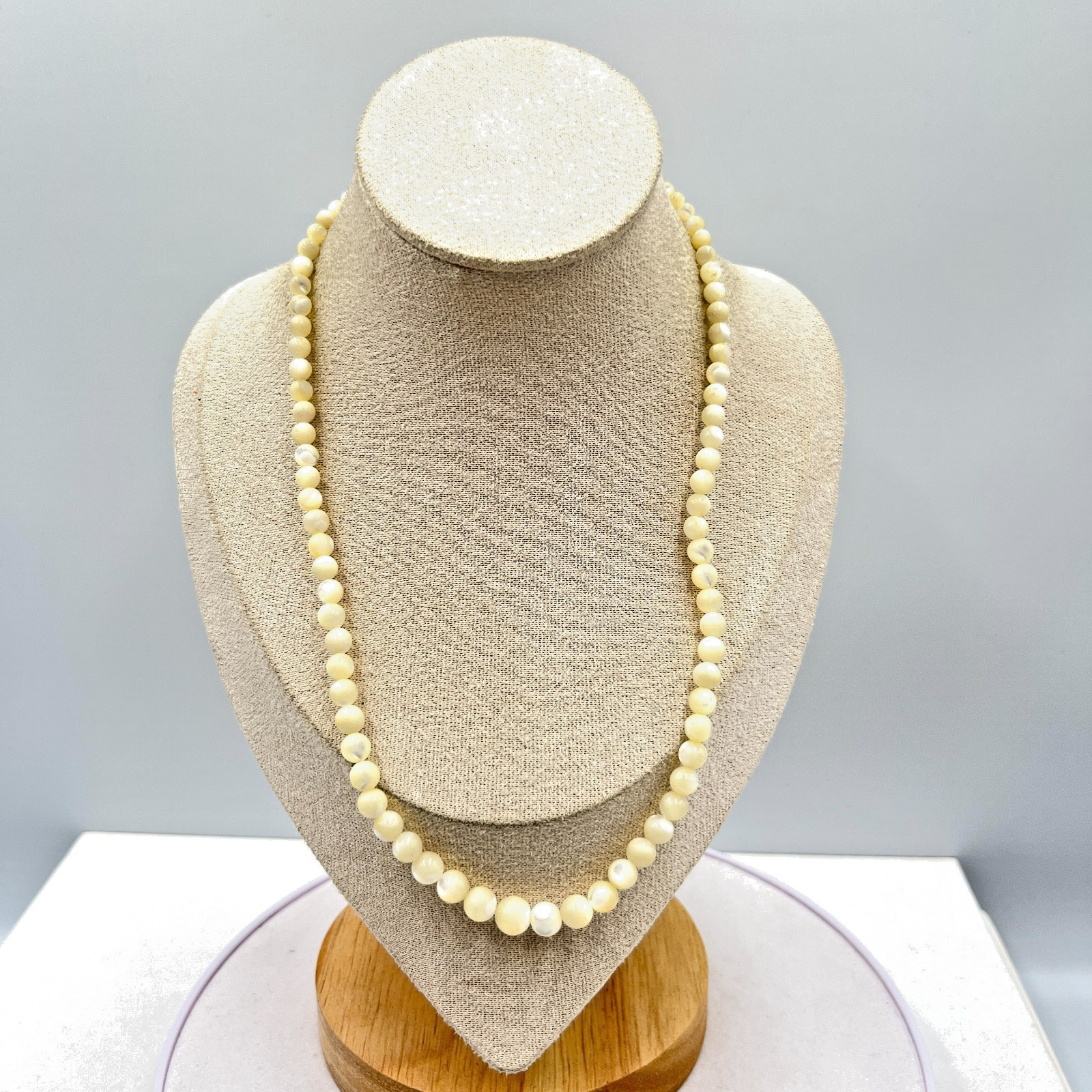 Vintage Mother of Pearl Graduated Bead Strand Necklace Creamy Iridescent 24″