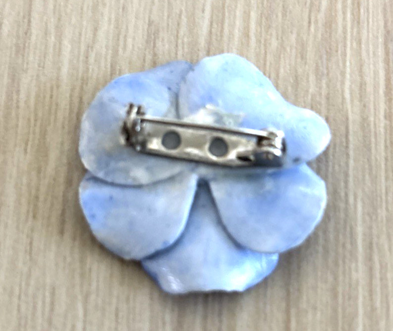 VINTAGE HANDMADE. PANSY BROOCH APPROXIMATELY 1 1/2″ JW 155