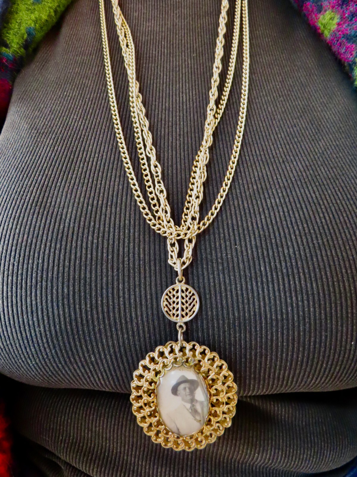 Vintage 1930’s BUBBLE Photo Slide w/Reversible Picture on 1950’s Chain Memorial?
