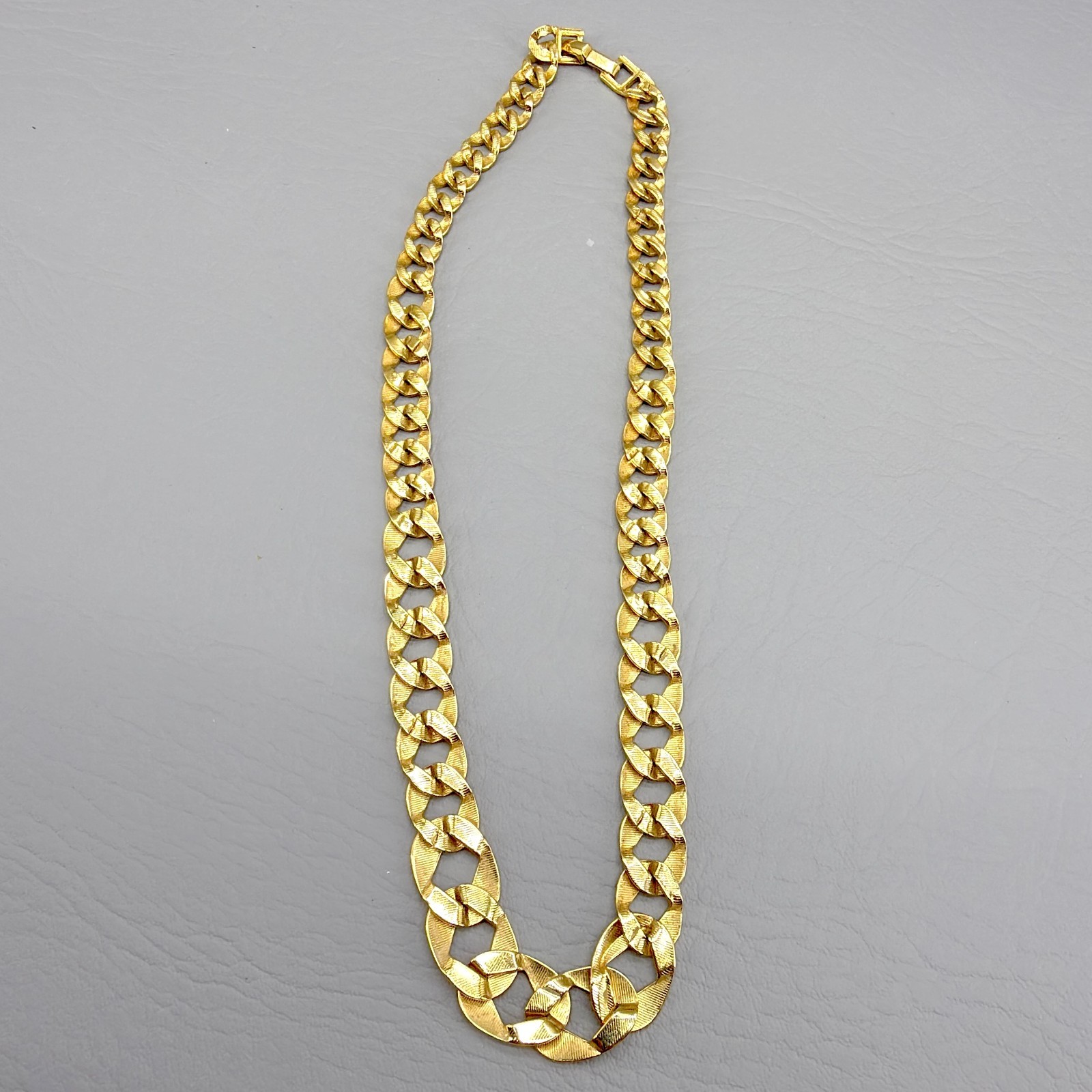 Vintage Chunky Chain Necklace Gold Tone 80s 16″