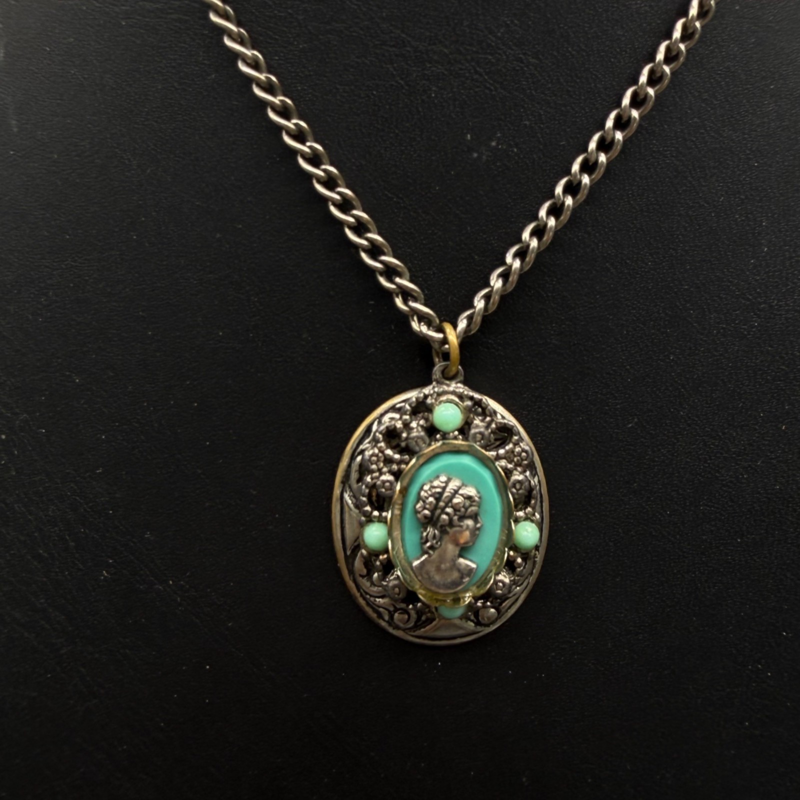 Necklace Cameo Pendant Victorian Art Deco Silver Tone 16 inches