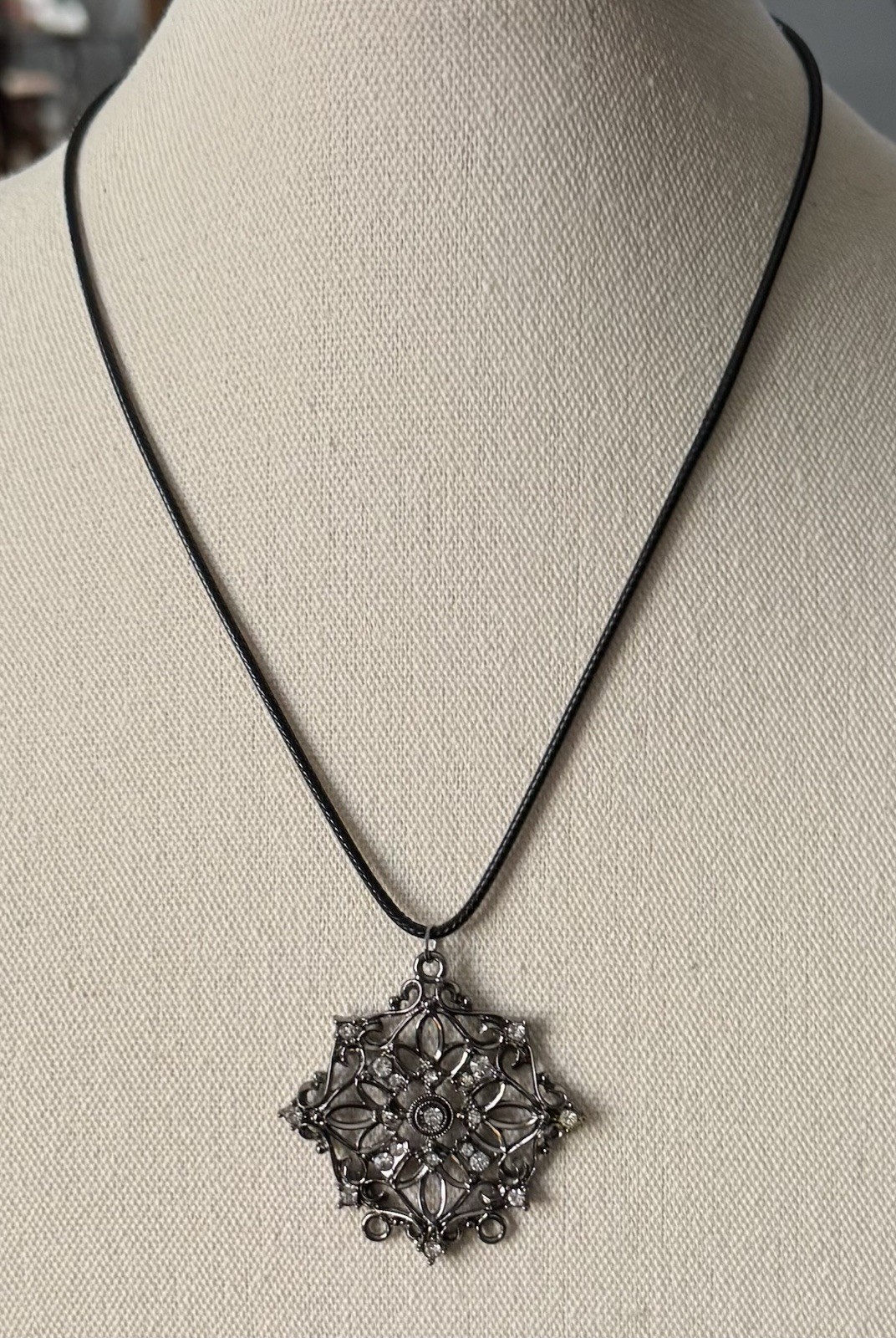 Vintage Silvertone Swirl & Rhinestone Pendant On Leather Cord Necklace 16”