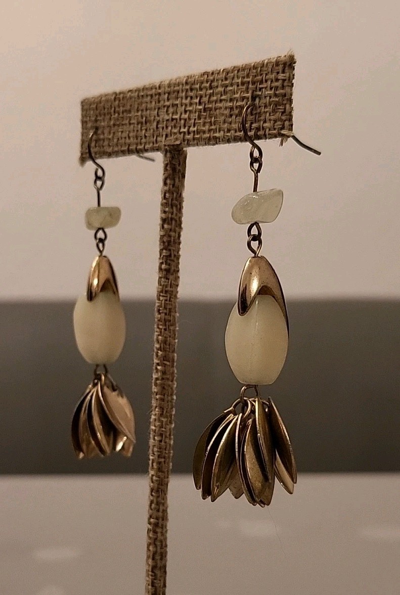 Vintage Dangle Leaf Drip Drop Earrings White Quartz Crystal w Gold 2.5″ LengthK1