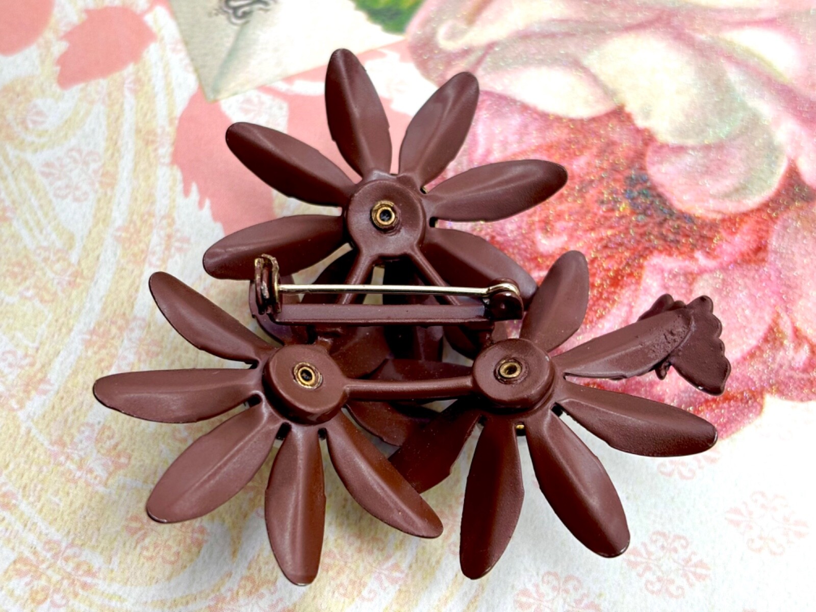 Vintage Flower Brooch,PIN, Triple Bloom, 1970s Autumn Brown,White,EXCELLENT🍁