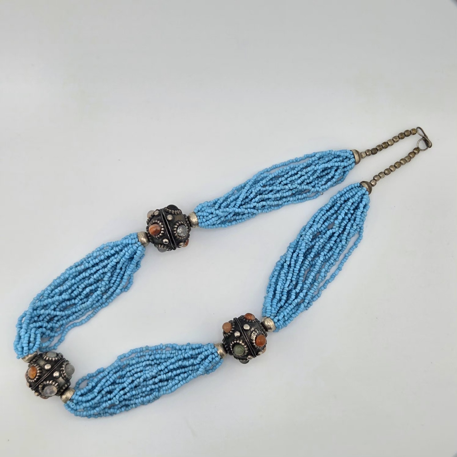 Vtg Tibetan Necklace 25″ Glass Sead Bead 20 Strand Silver Tone Gem Chip Orbs
