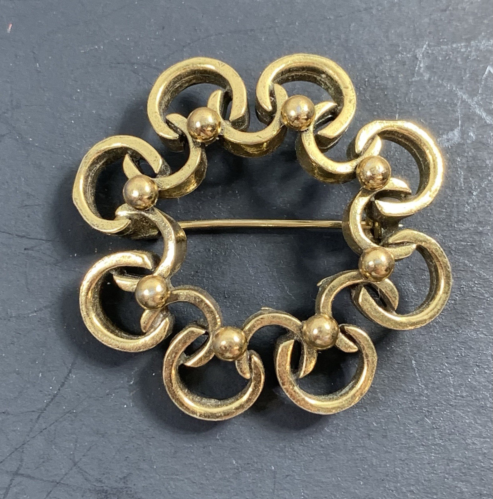 Vintage Zentall Signed Gold Tone Circular Wreath Brooch Pin Interlocking C’s