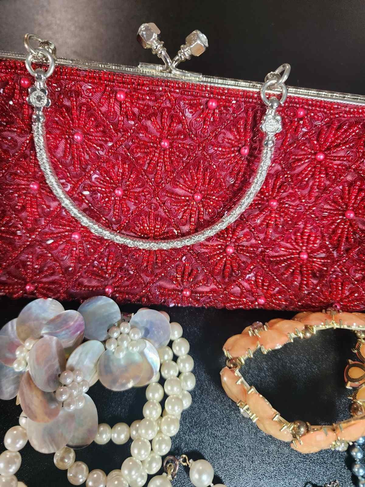 Vintage jewelry set of 26 in vintage purse