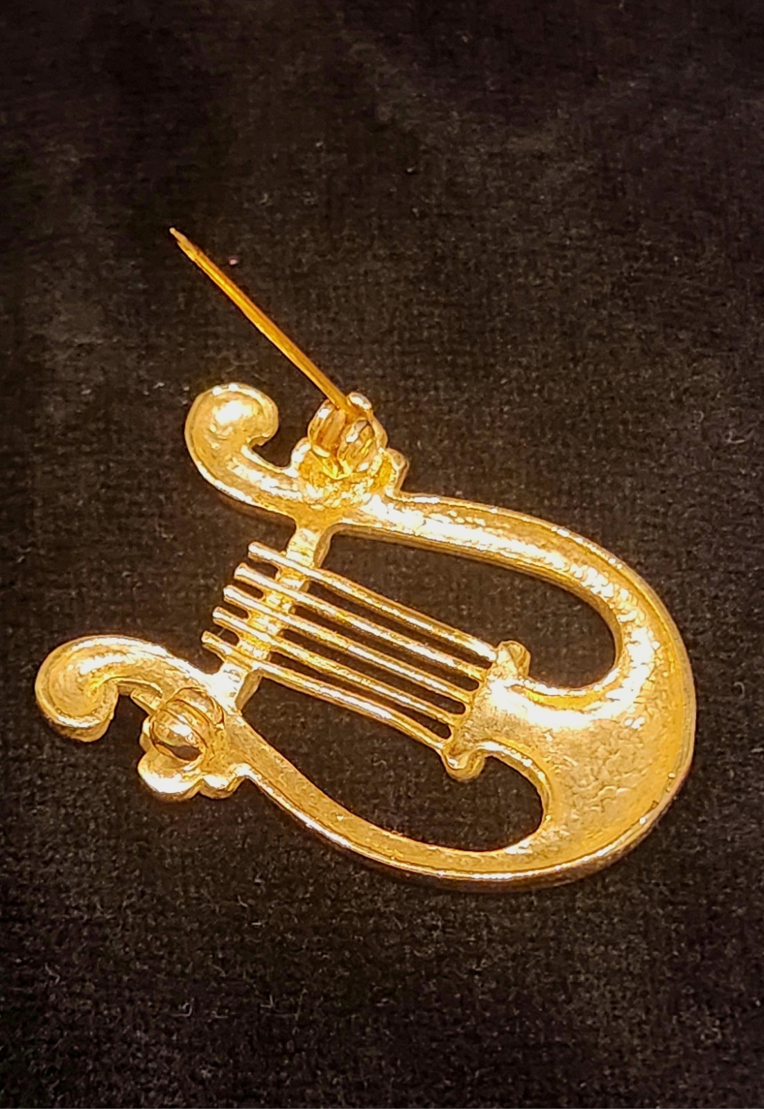 Red Enamel Lyre Harp Goldtone Brooch Lapel Pin Safety Clasp With Box