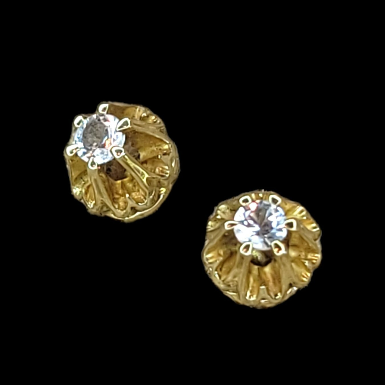 Vintage Handmade 18K Yellow Gold VS2 I 0.35 CTW Diamond Buttercup Stud Earrings