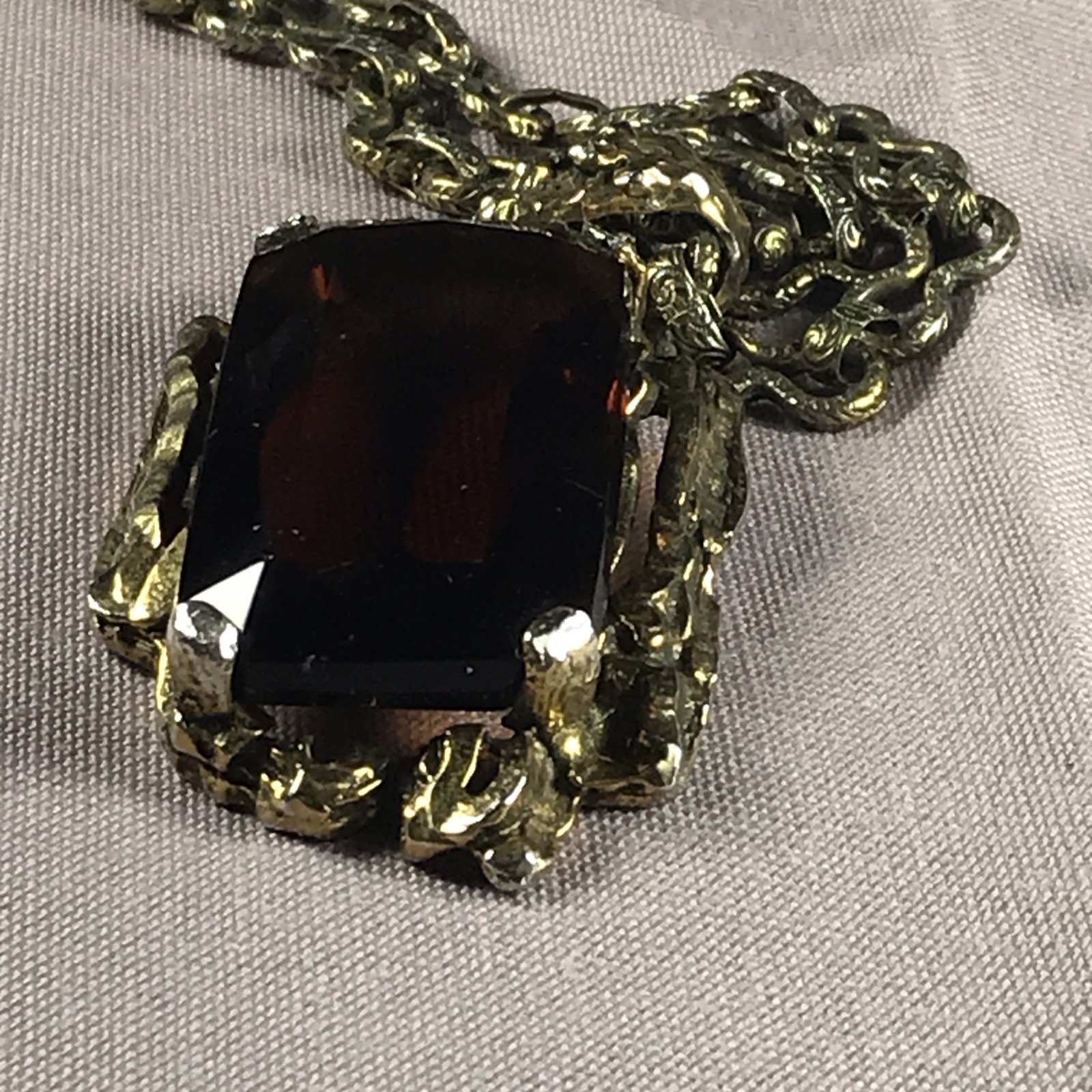 VTG. Art Deco ZENTALL Amber Glass Pendant Necklace Ornate Gold Tone Chain