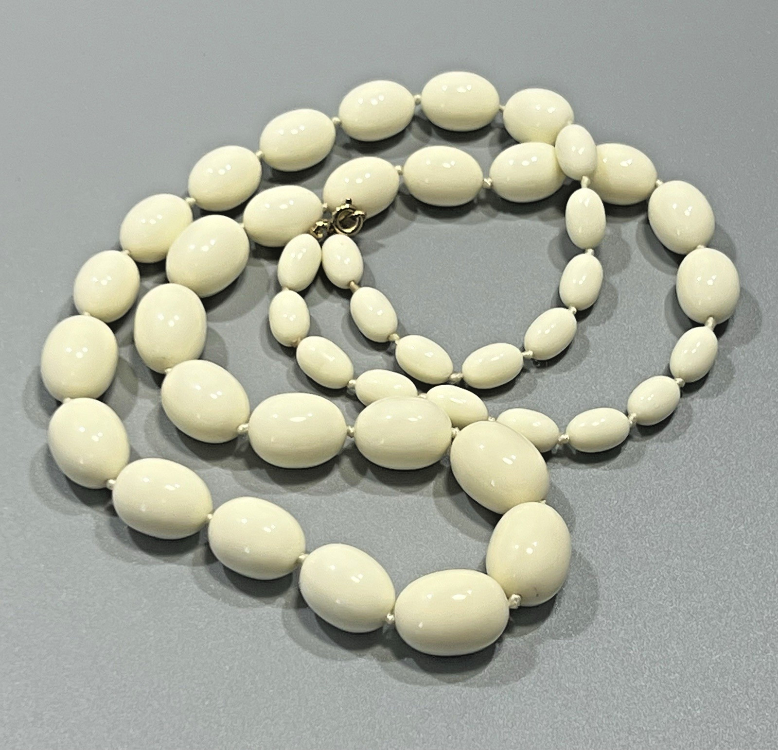 VTG 1960s Trifari Graduated Off White Ivory Oval Beads Knotted Necklace 30″ Long