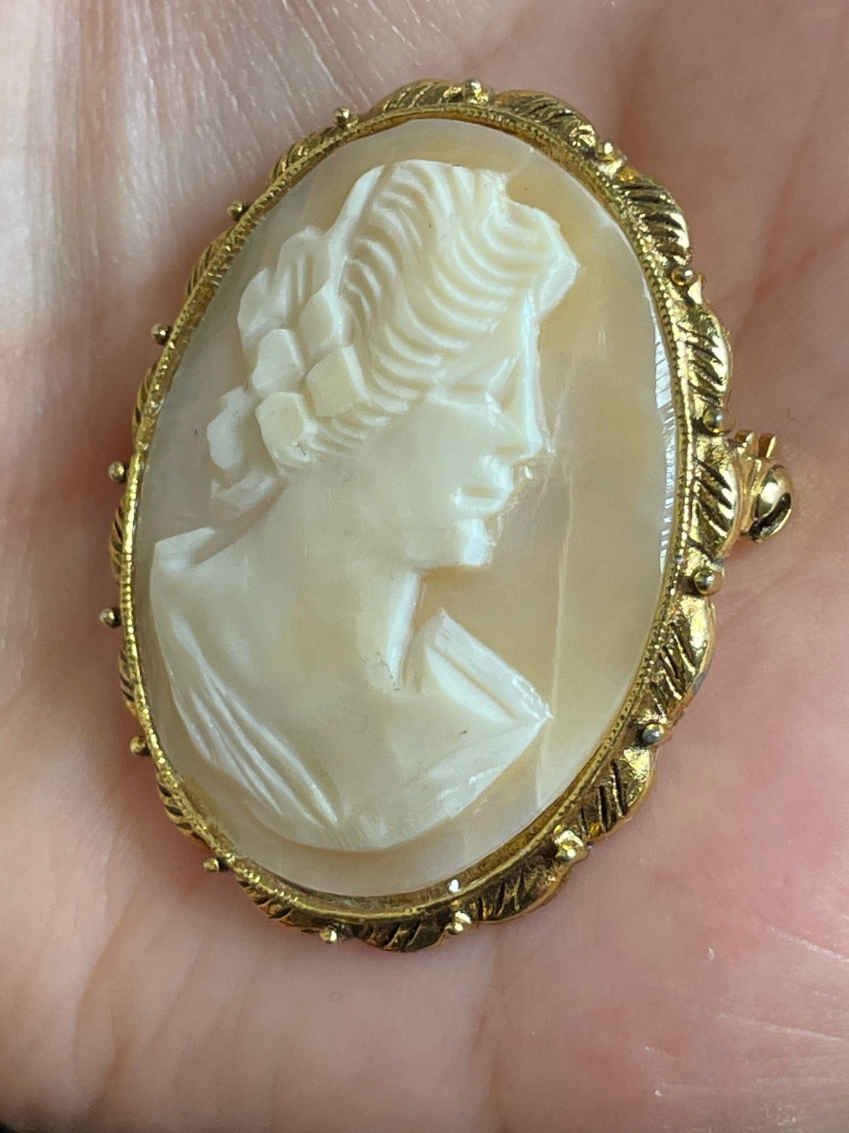 Vintage Hand Carved Shell Cameo Right Facing Woman Jewelry Pin Brooch