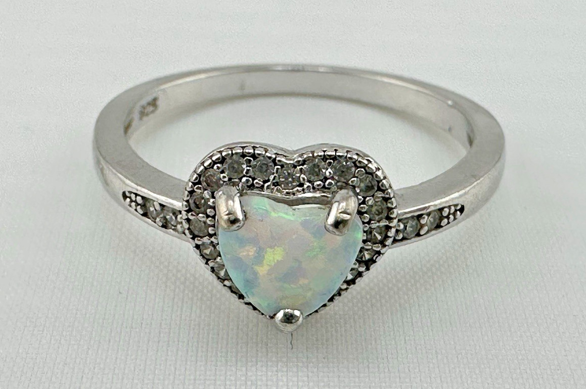 Vintage Sterling Silver Glowing Iridescent Center Heart Shaped Stone Ring Sz 8