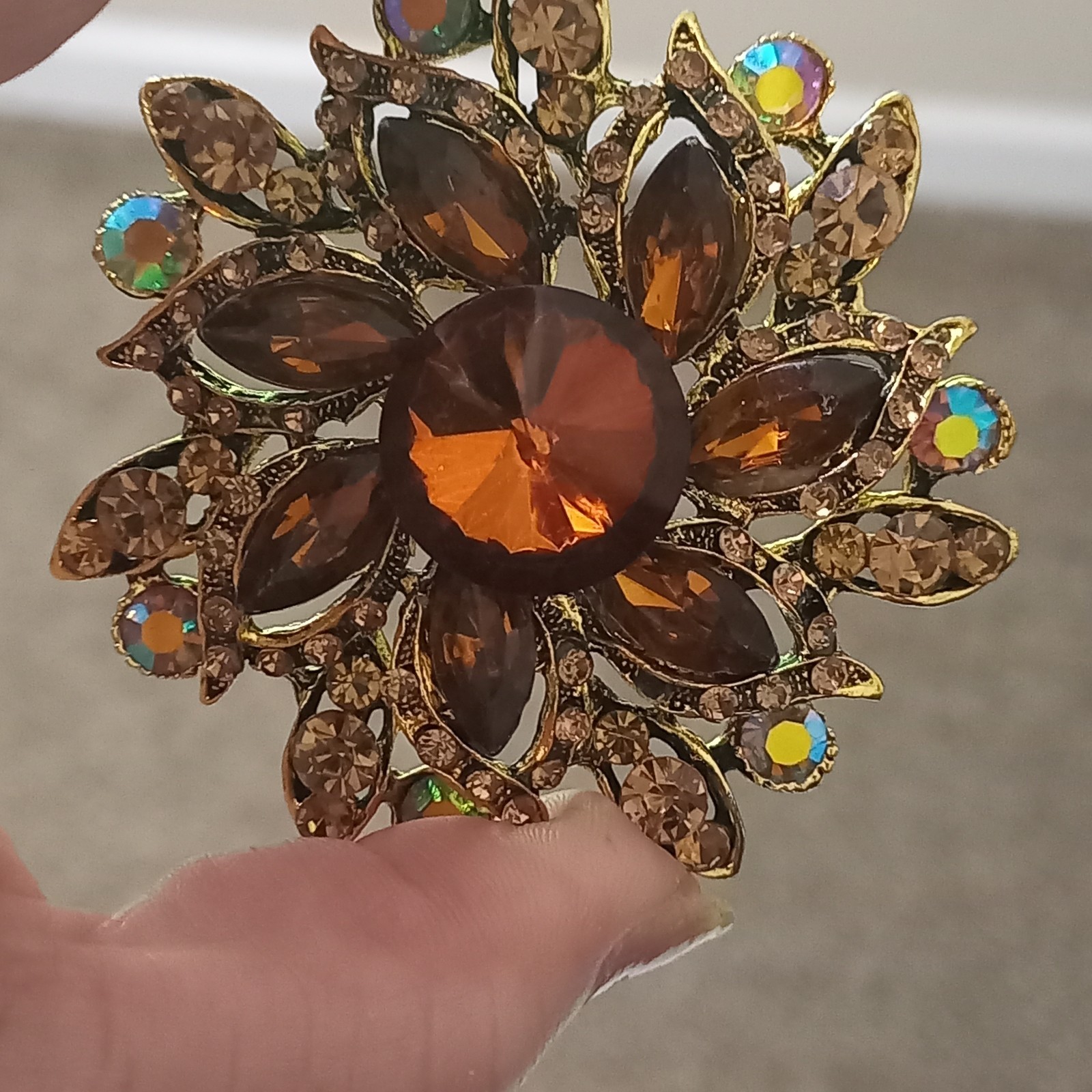 Vintage Amber Topaz Rhinestone Flower Brooch Unsigned 1960s-1980s Gold Tone Pin