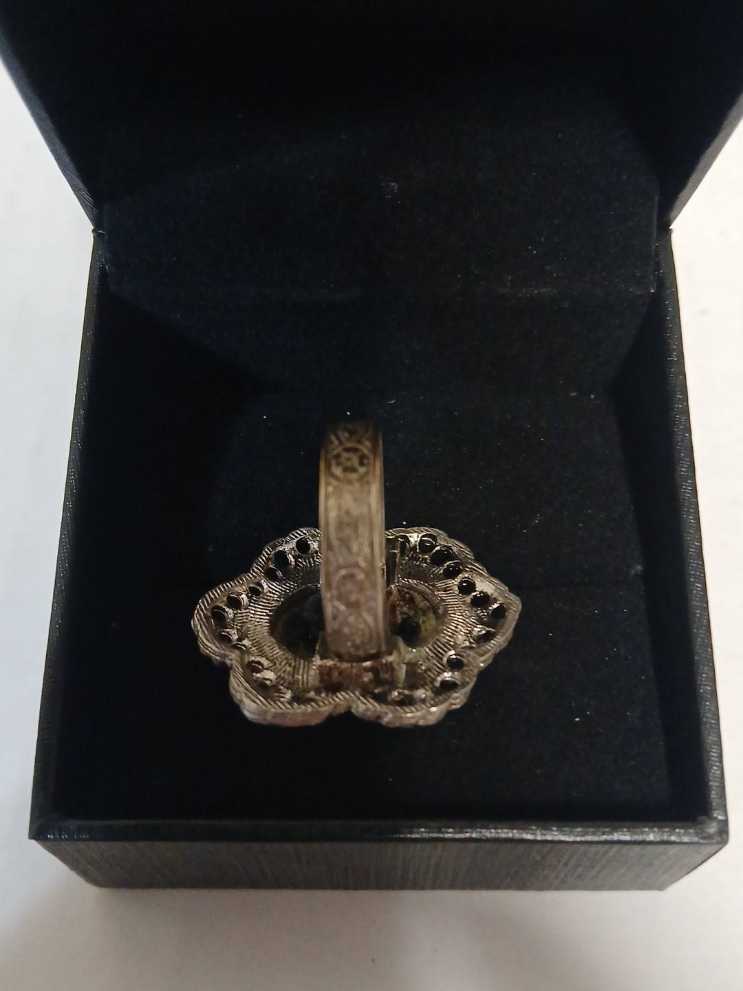 Vintage Silver Tone Victorian Filigree With Black & White Cameo Adjustable Ring