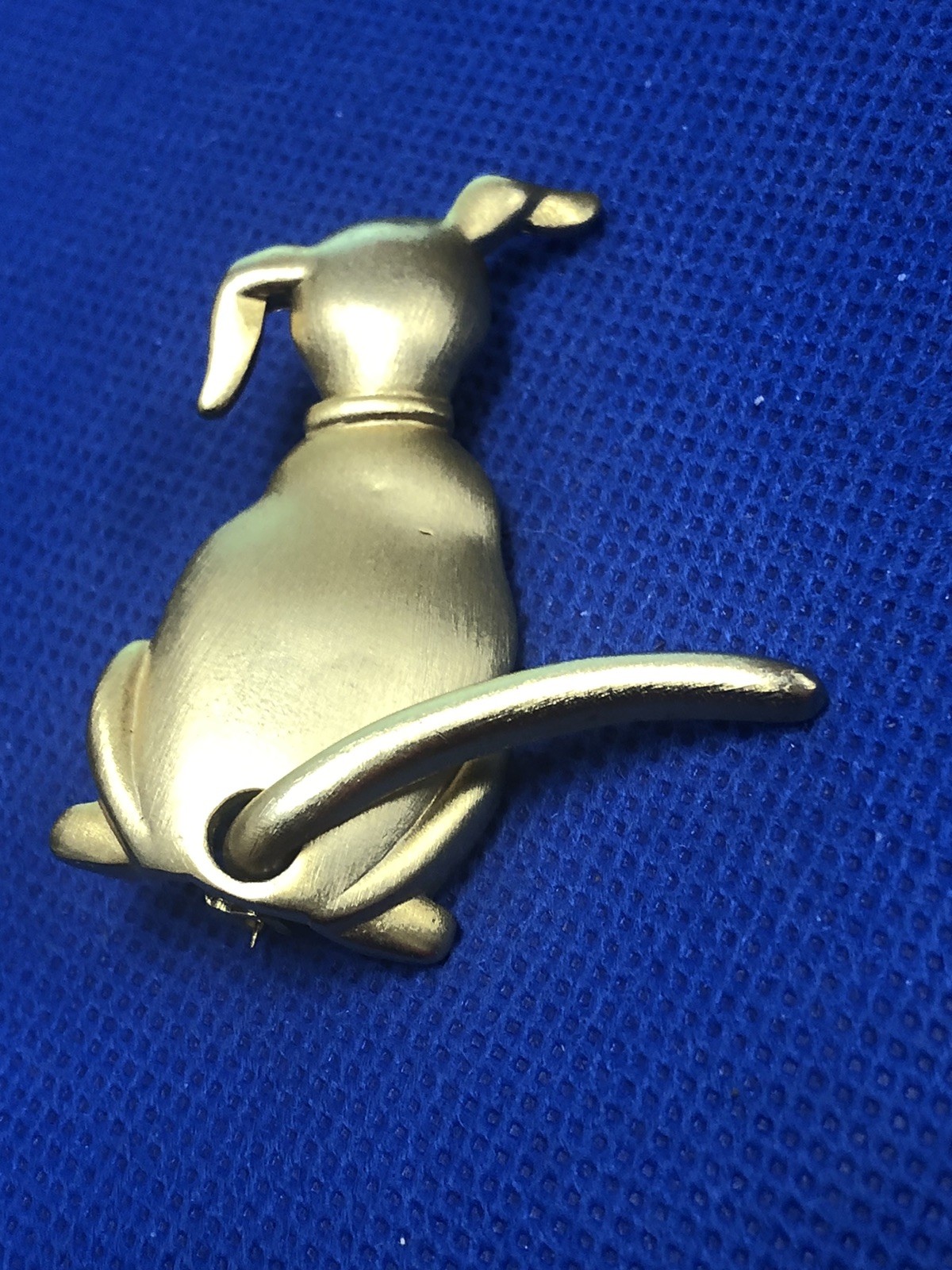 VINTAGE JJ JONETTE JEWELRY SIGNED SITTING DOG ARTICULATED TAIL BROOCH PIN