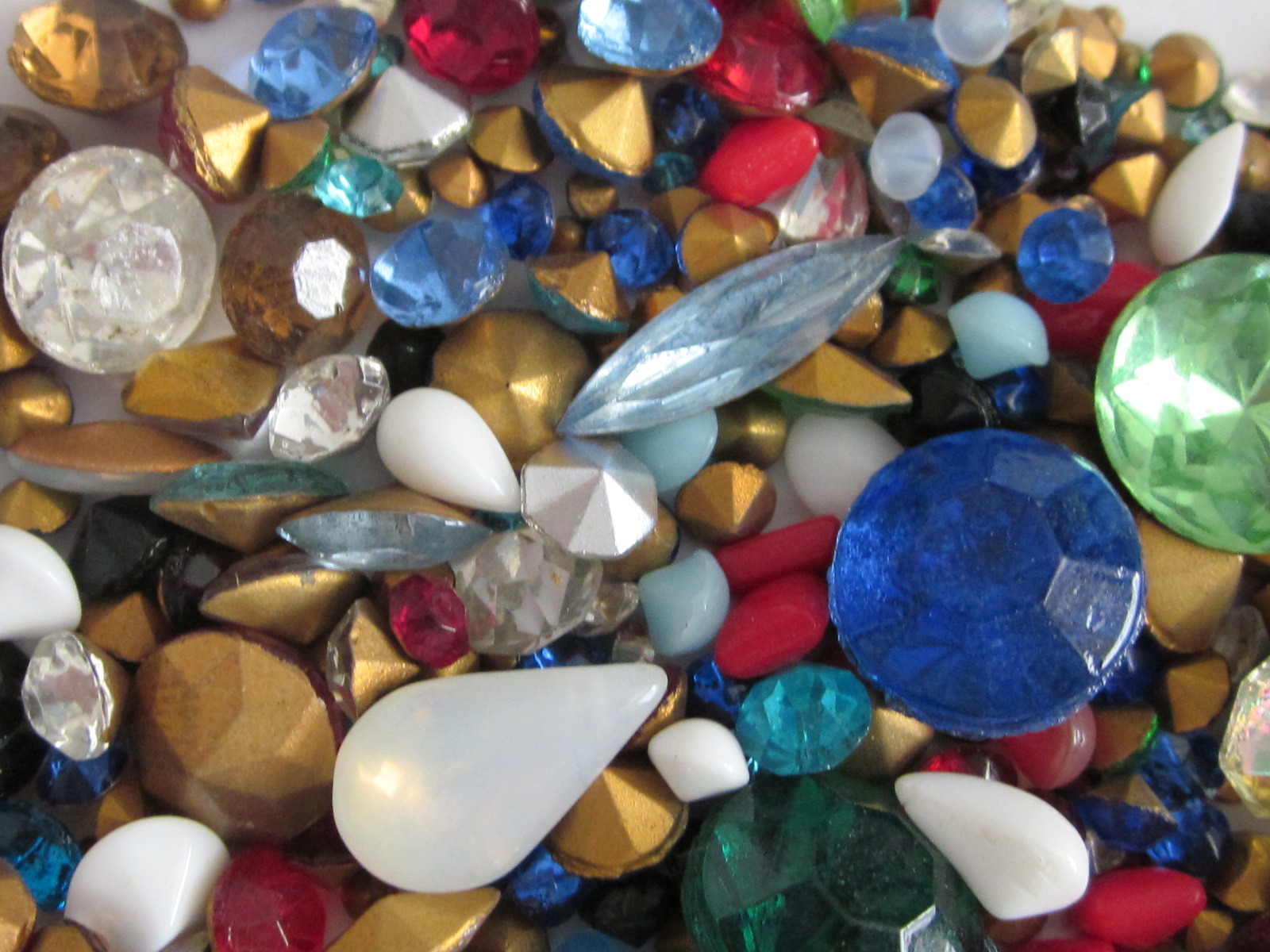 325 VINTAGE GLASS RHINESTONES & SOLID STONE LOT REPAIR JEWELRY LOOSE ASSORTMENT