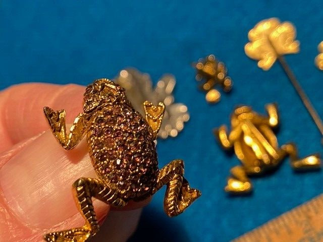 Vintage Frog Pin lot of 6 – Pin, stickpin all metal – 60’s 70’s 80’s