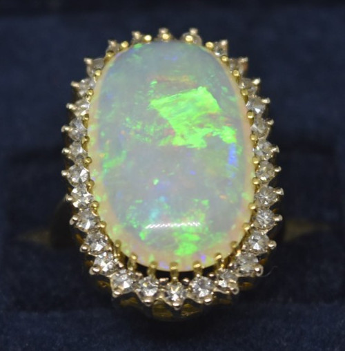 Exquisite 18K Yellow Gold, Natural Opal and Diamond Ring Size 5 3/4