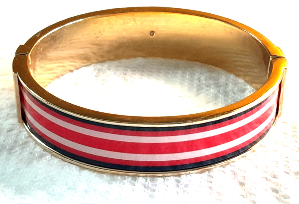 VINTAGE 90’s RED WHITE & BLACK ENAMELED GOLD TONE METAL BANGLE CLAMPER BRACELET