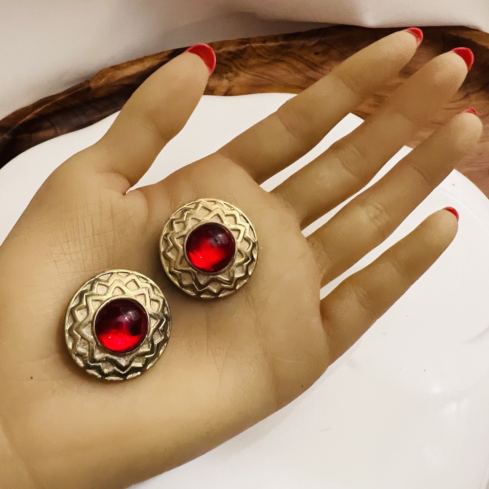Vintage Galleria Gripoix Glass Earrings Cabochon Clip On Red Gold T Round 4620