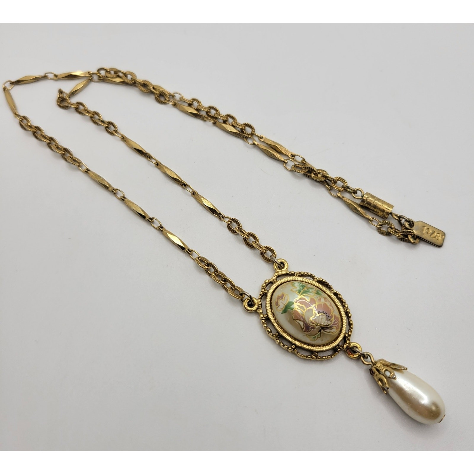 Rare Vintage 1928 Flower Cabochon Pendant Necklace Faux Pearl Barrel Clasp 18″