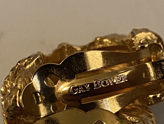Vtg GAY BOYER Signed White Enamel Gold Tone Rope Design Retro Chic NY Earrings