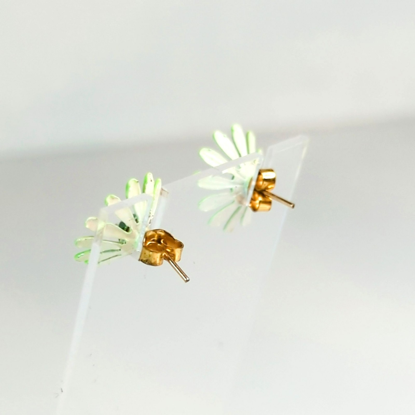 Vintage Green Daisy Flower Stud Earrings With Enamel Finish & Gold-Tone Backs