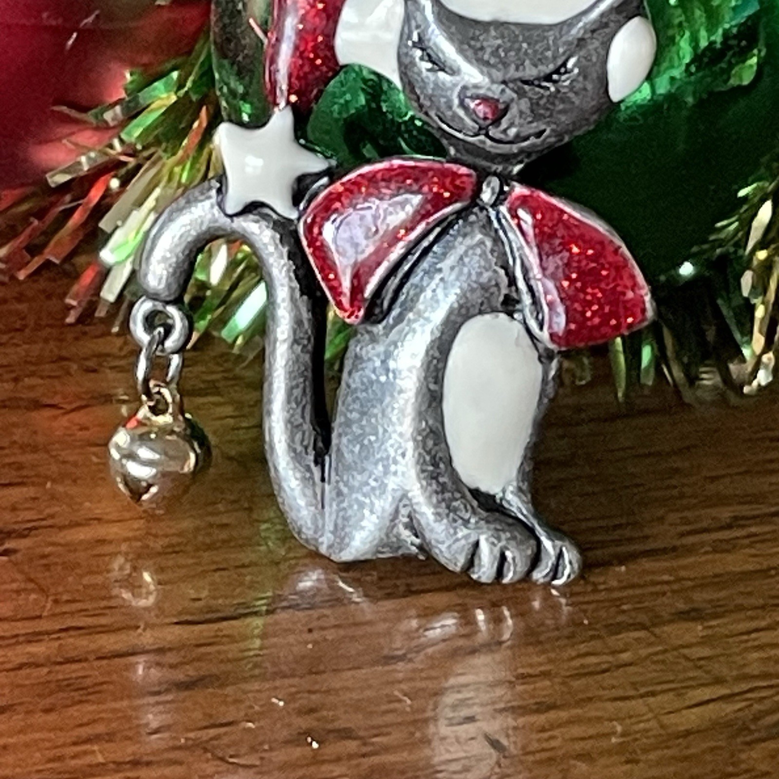 Vintage Santa Kitty Cat Brooch Silver Tone Red & White Enamel Christmas Pin Cute