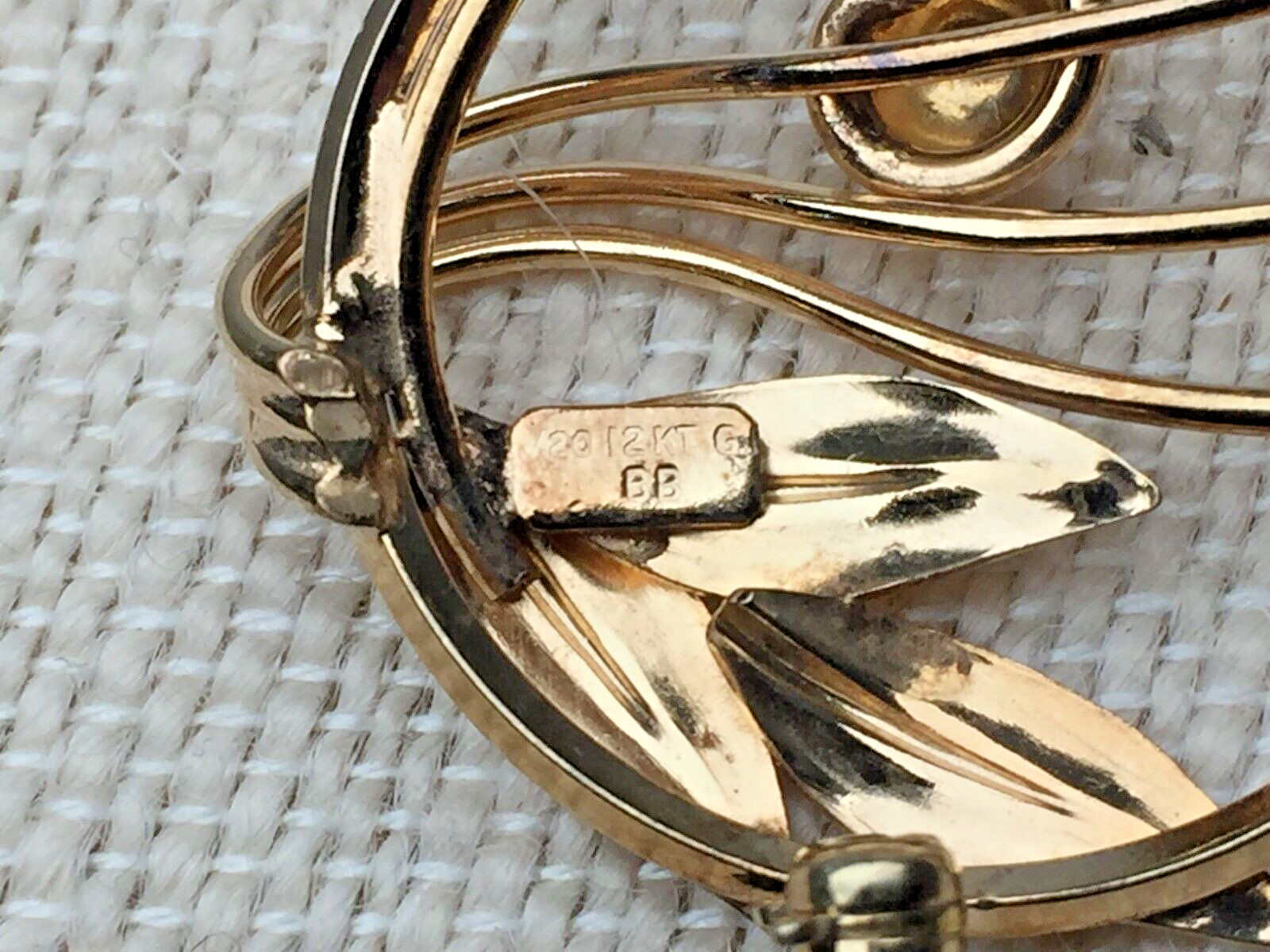 Lovely Vintage BB Binder Brothers 1/20 12K Gold Filled Flower Pin Brooch, 1 1/4″