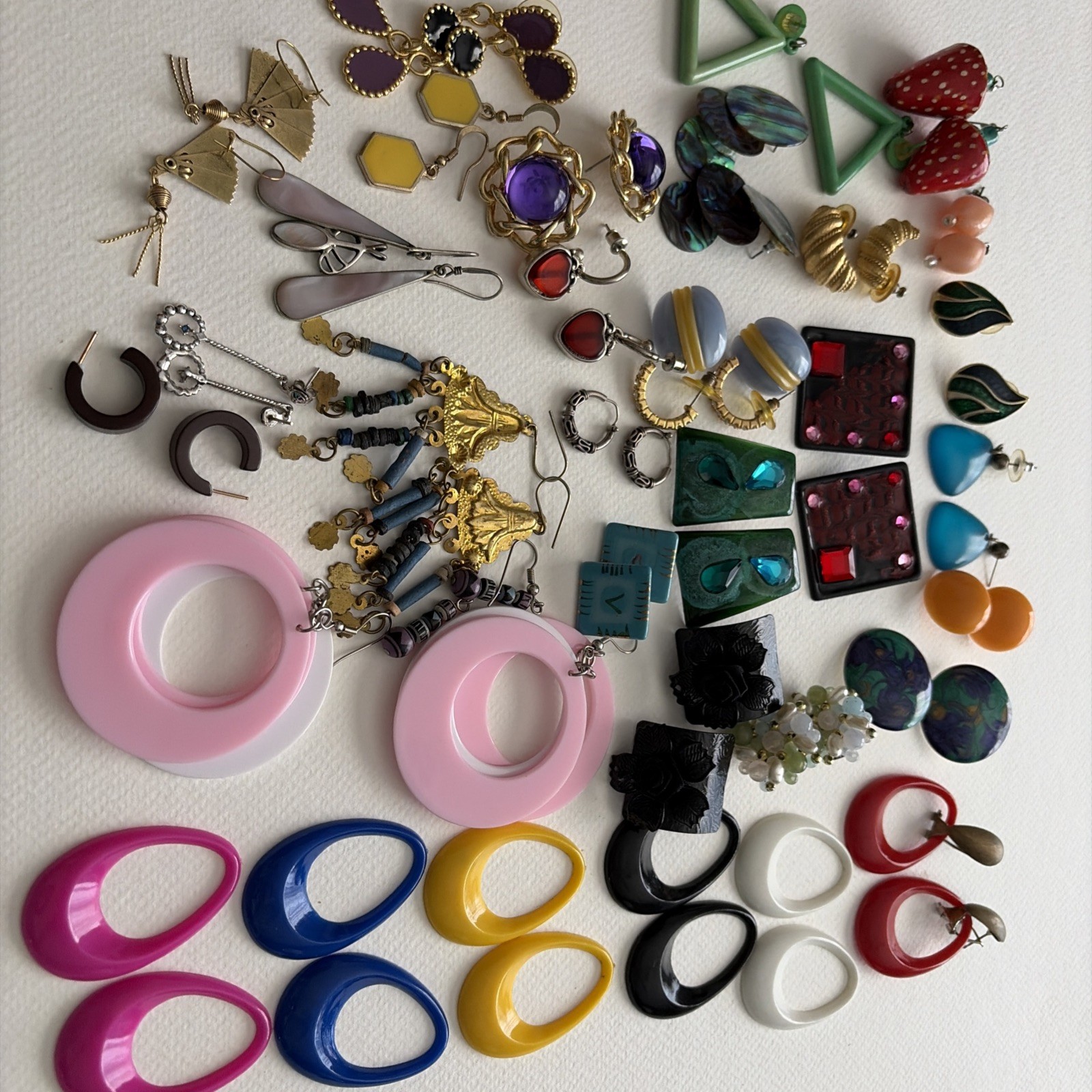 vintage Retro Lat Of 33 Pairs Of Pierced Earrings