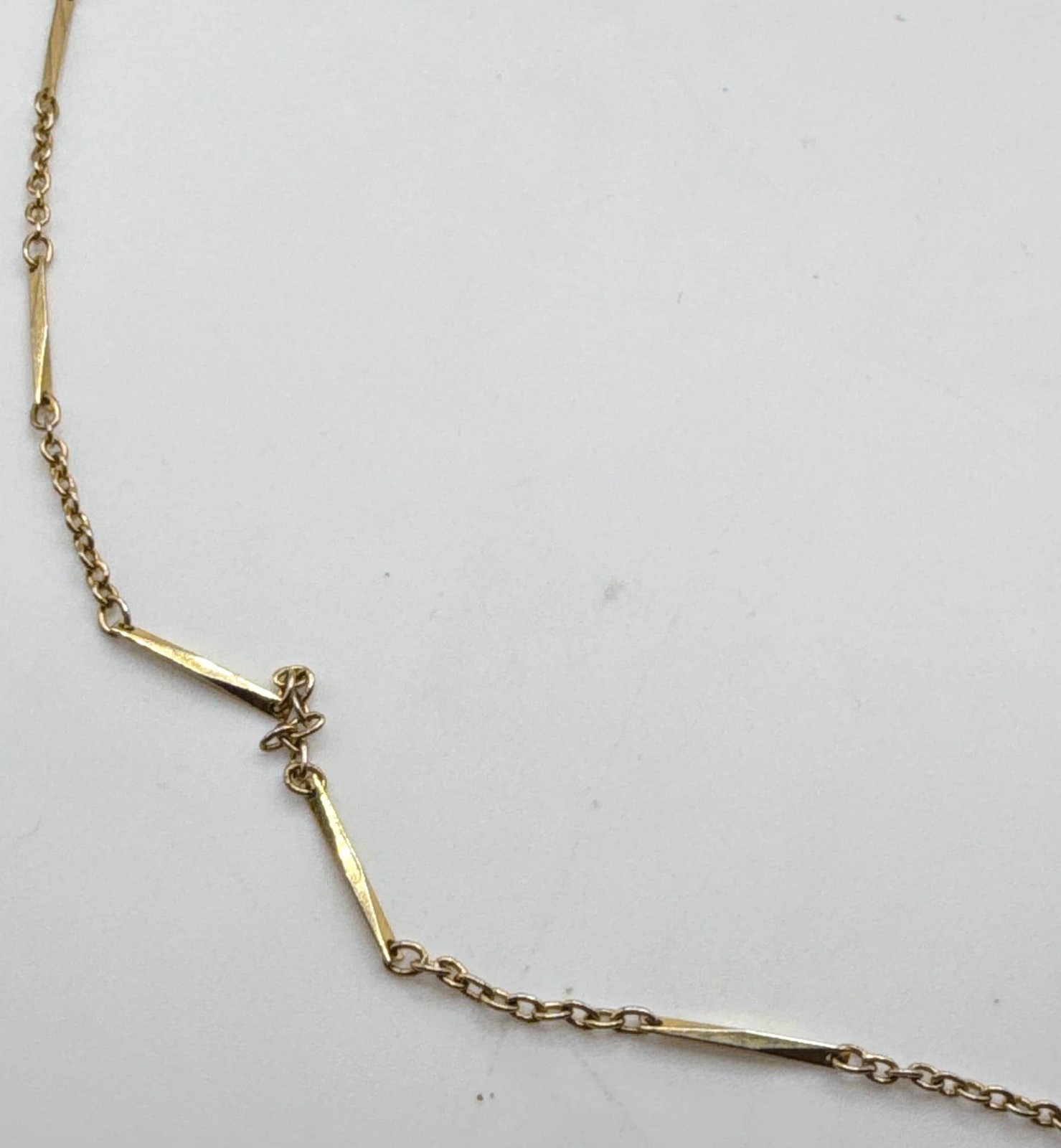 Vintage gold tone Trifari bar and chain link dainty 35 inch long necklace