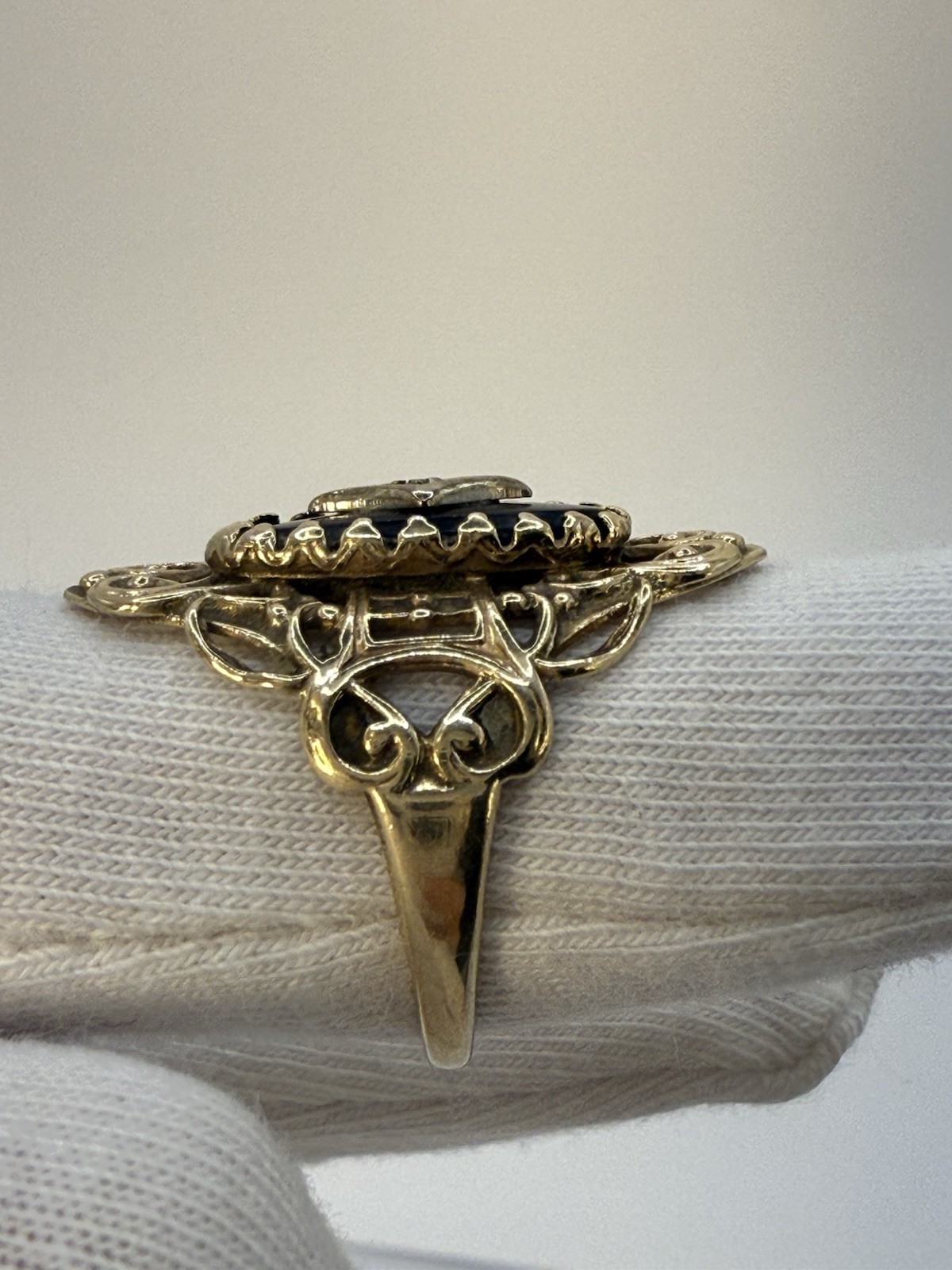 Vintage 10K yellow gold Onyx and Diamond Ring . Weight: 3,7g , size: 5,5.