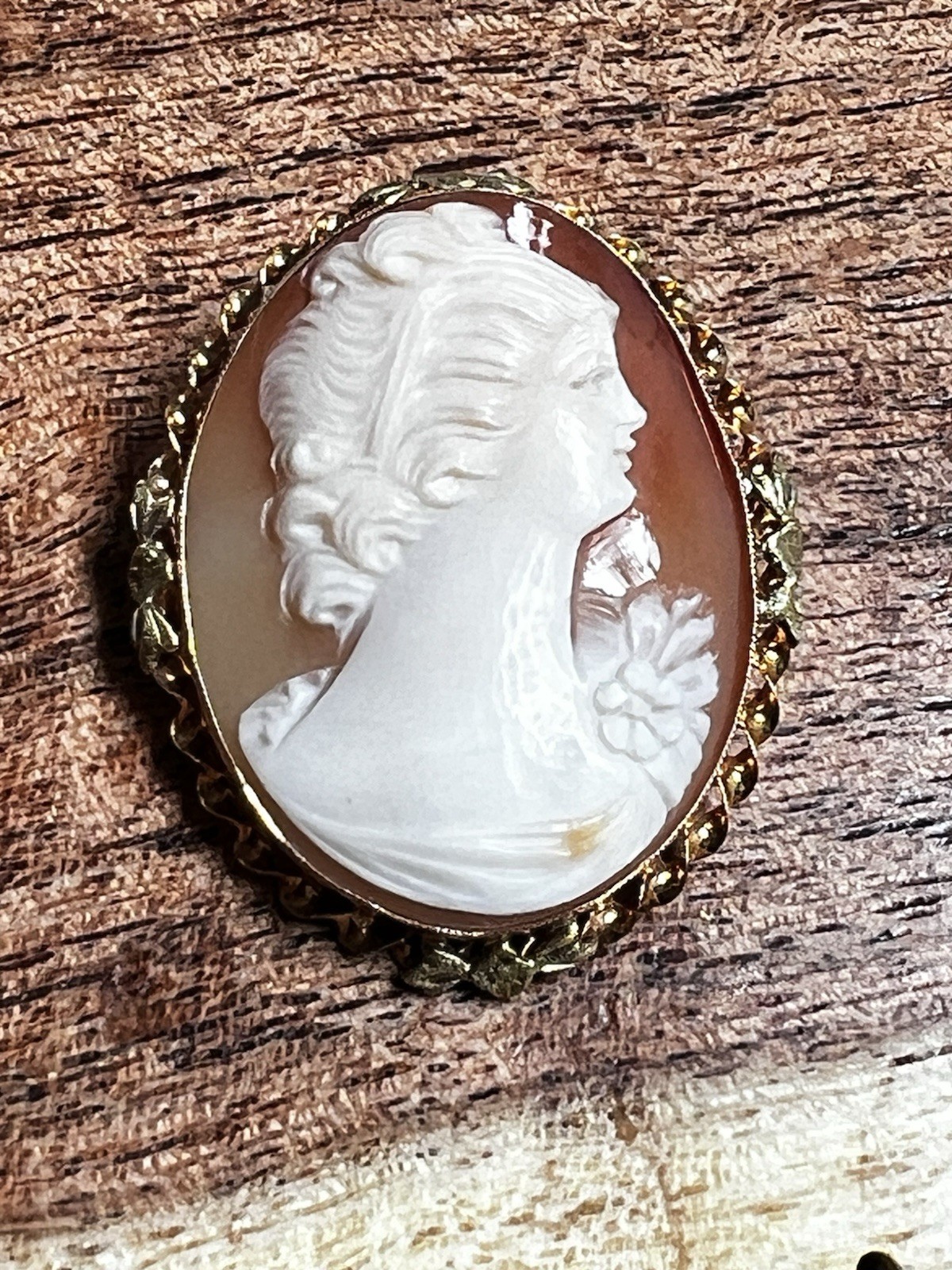 LOVELY ANTIQUE 10K YELLOW GOLD CAMEO SHELL BROOCH PENDANT 5.3g