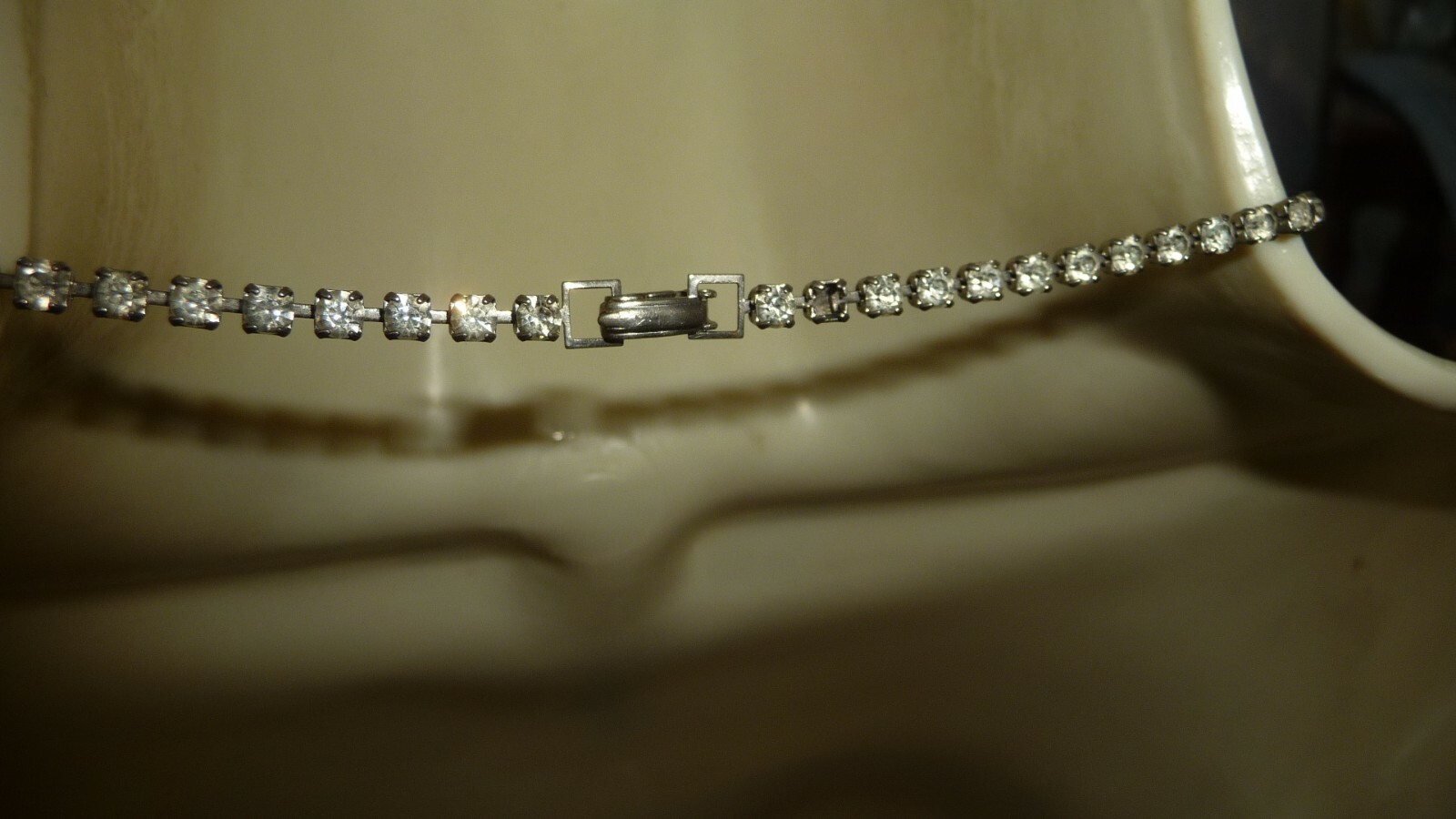 #1/2X vtg costume NECKLACE SILVER TONE w RHINESTONES 7″ L