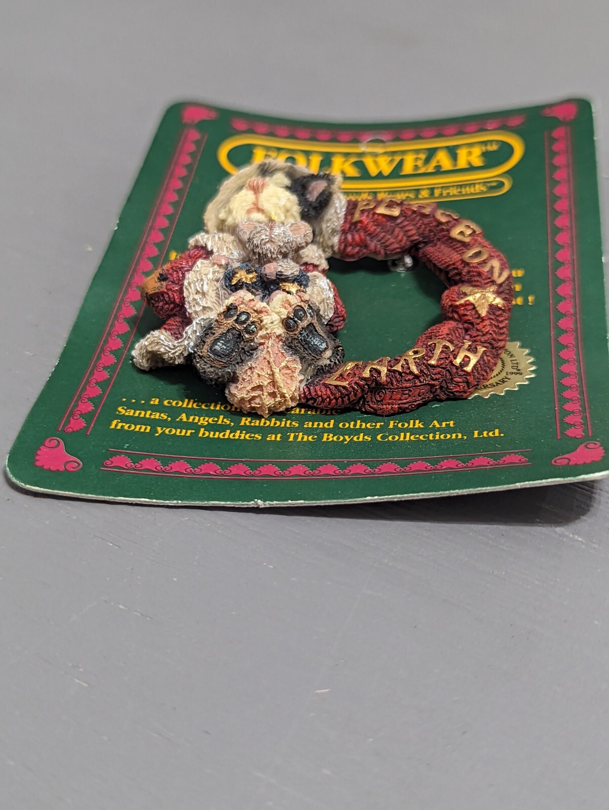Folkwear. Santa Claws – Boyd Bears & Friends. Lapel Pin.