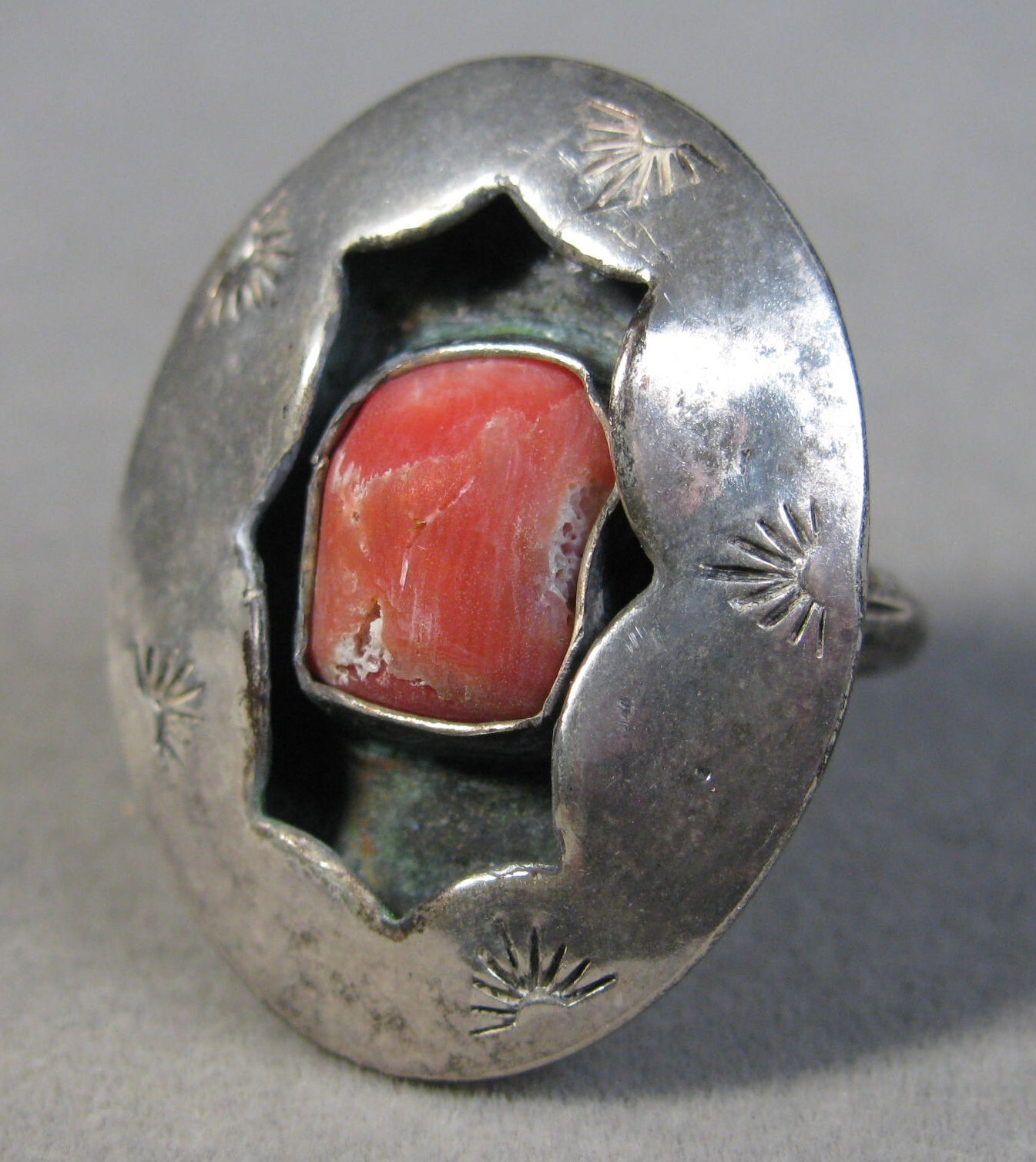 VINTAGE Sterling Silver Southwest Coral Shadow Box Ring 6.0g Size 7 #J4141