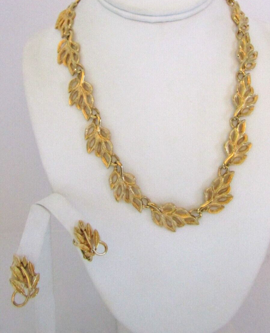 Vintage Napier Open Leaves Gold Tone Earrings & Necklace Set 19″ – 3/4″