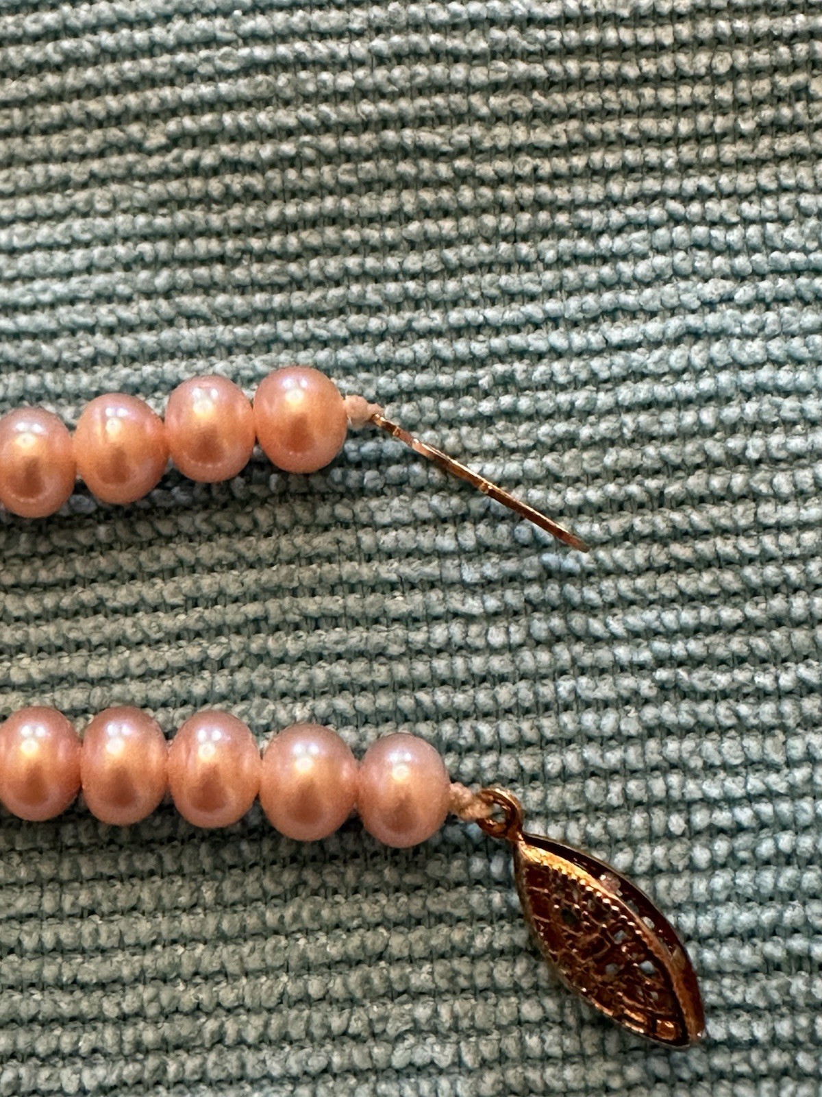 VTG 18” Cultured Pink Pearl Necklace W/Fish Hook Clasp & Matching Post Earrings