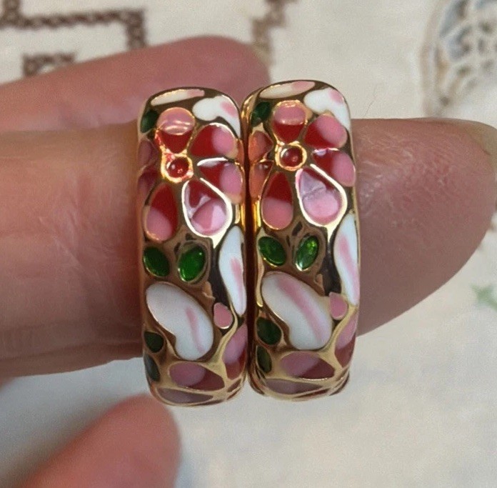 VTG Floral Enameled Metal Hoop Earrings Pink Red Gold Tone