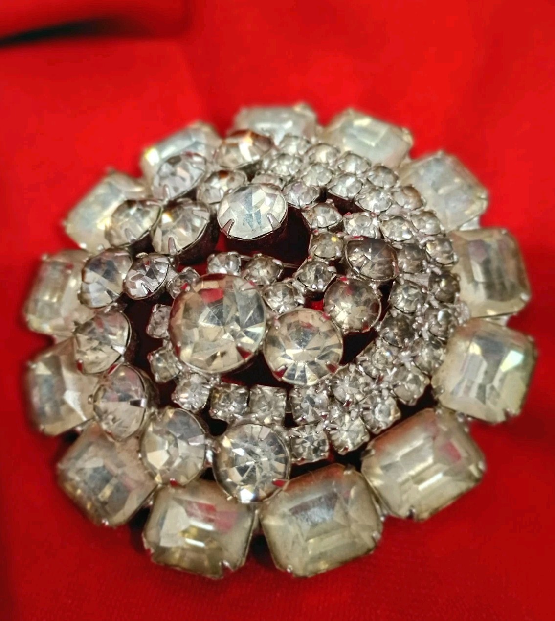 Vintage Unsigned Brooch Clear Round and Emerald Cut Prong Set Rhinestones