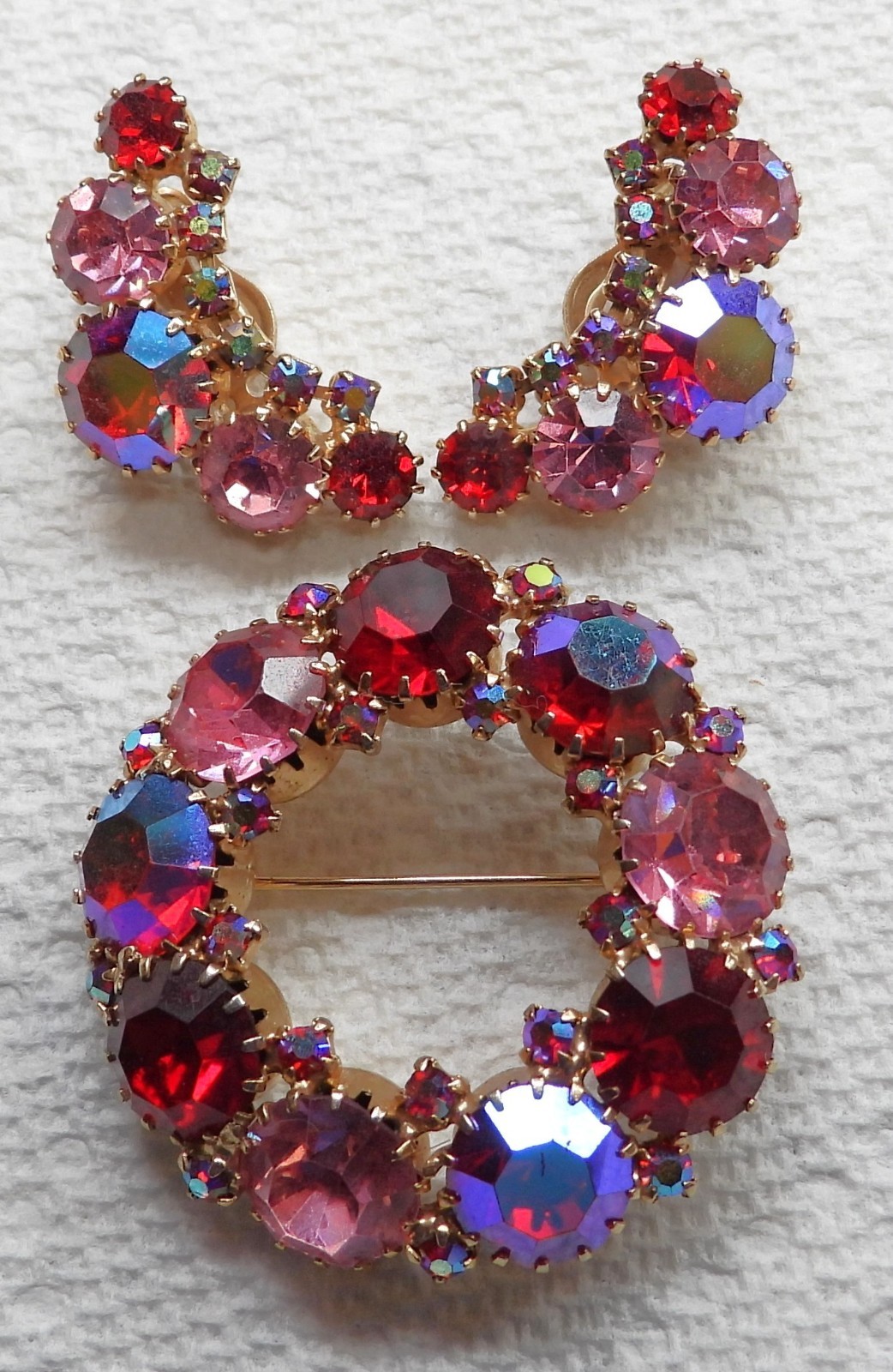 Vintage Signed WEISS AB Red Pink Fuchsia Rhinestone Pin Brooch & Earring Set